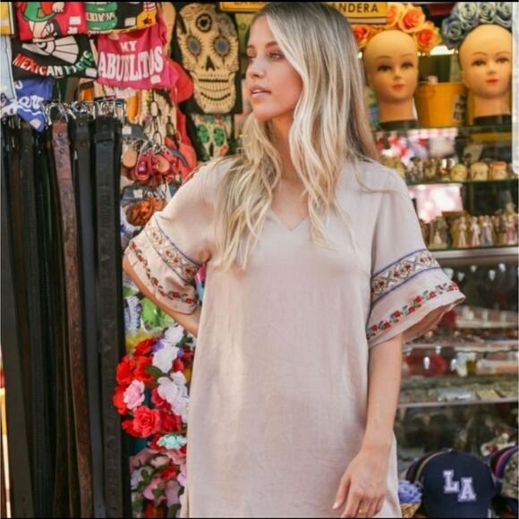 Love Riche southwestern embroidered flare sleeve tunic dress small - Picture 2 of 6